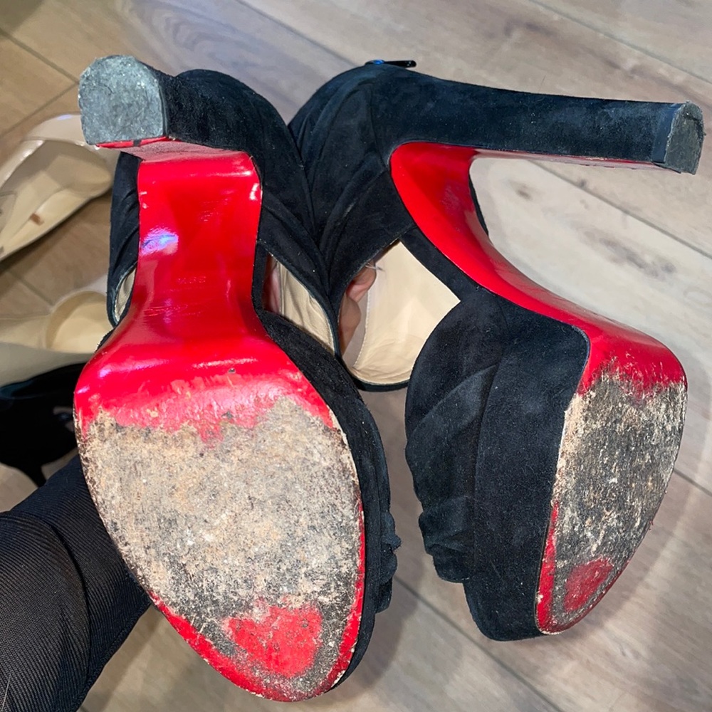 Suede Christian Loubotin Shoes size 39.5.